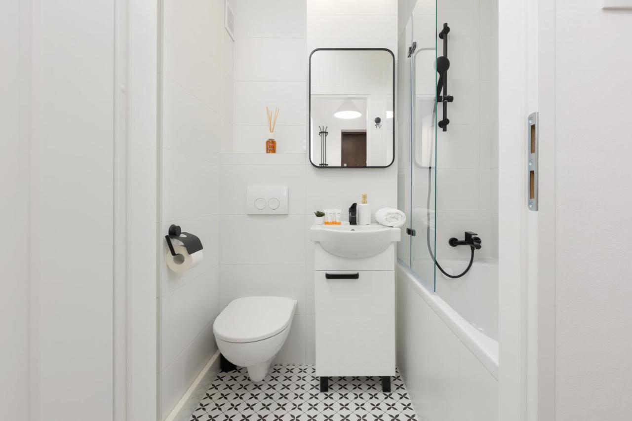 Apartment Spacious Suwalska Targowek By Renters Warsaw